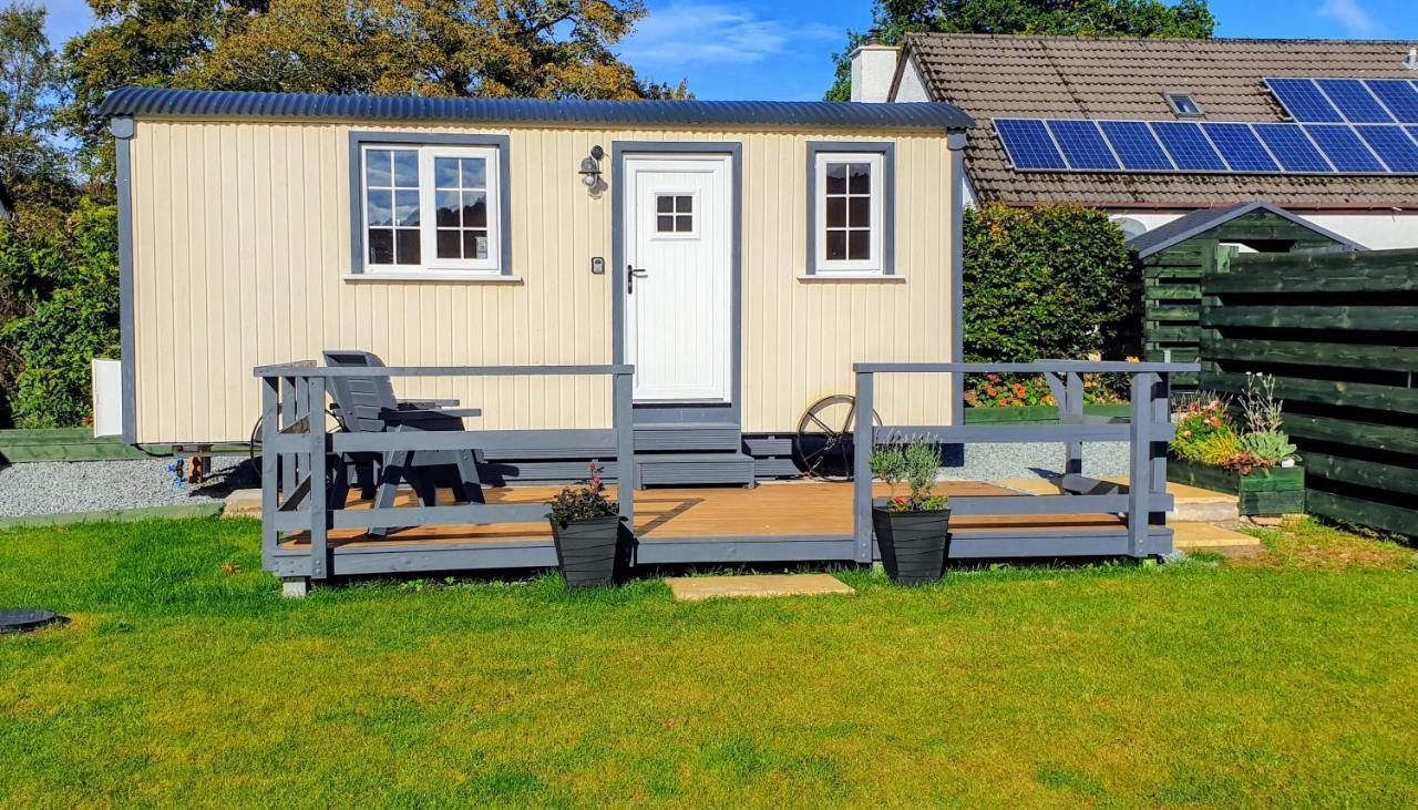 Small Cozy Shepherd Hut 20 By 7 Feet With Boxed In High Double Bed 巴尔马卡拉 外观 照片