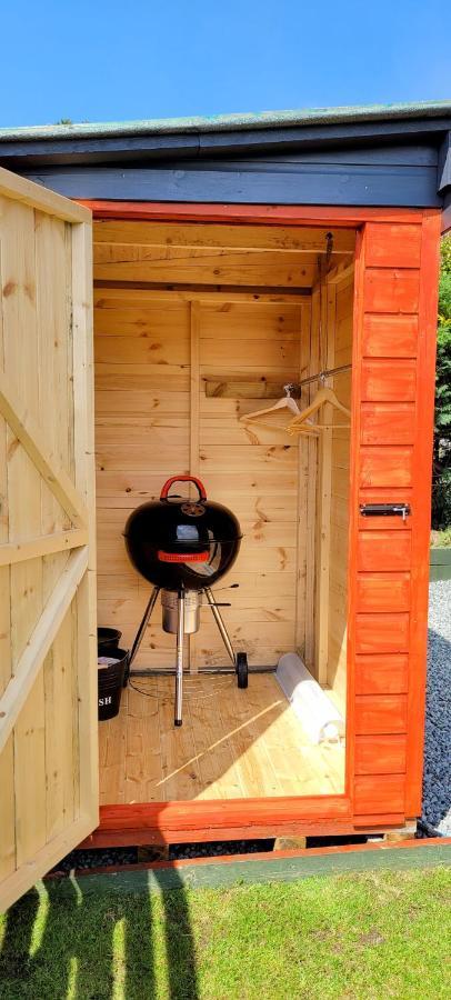 Small Cozy Shepherd Hut 20 By 7 Feet With Boxed In High Double Bed 巴尔马卡拉 外观 照片